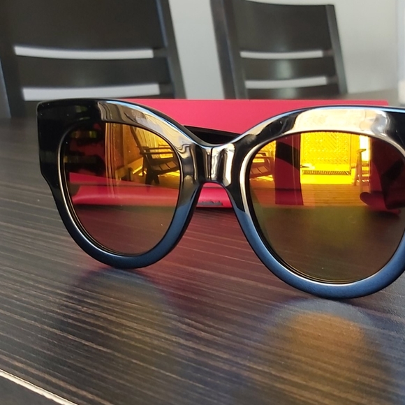 SOLD Authentic Fendi sunglasses - Picture 9 of 12